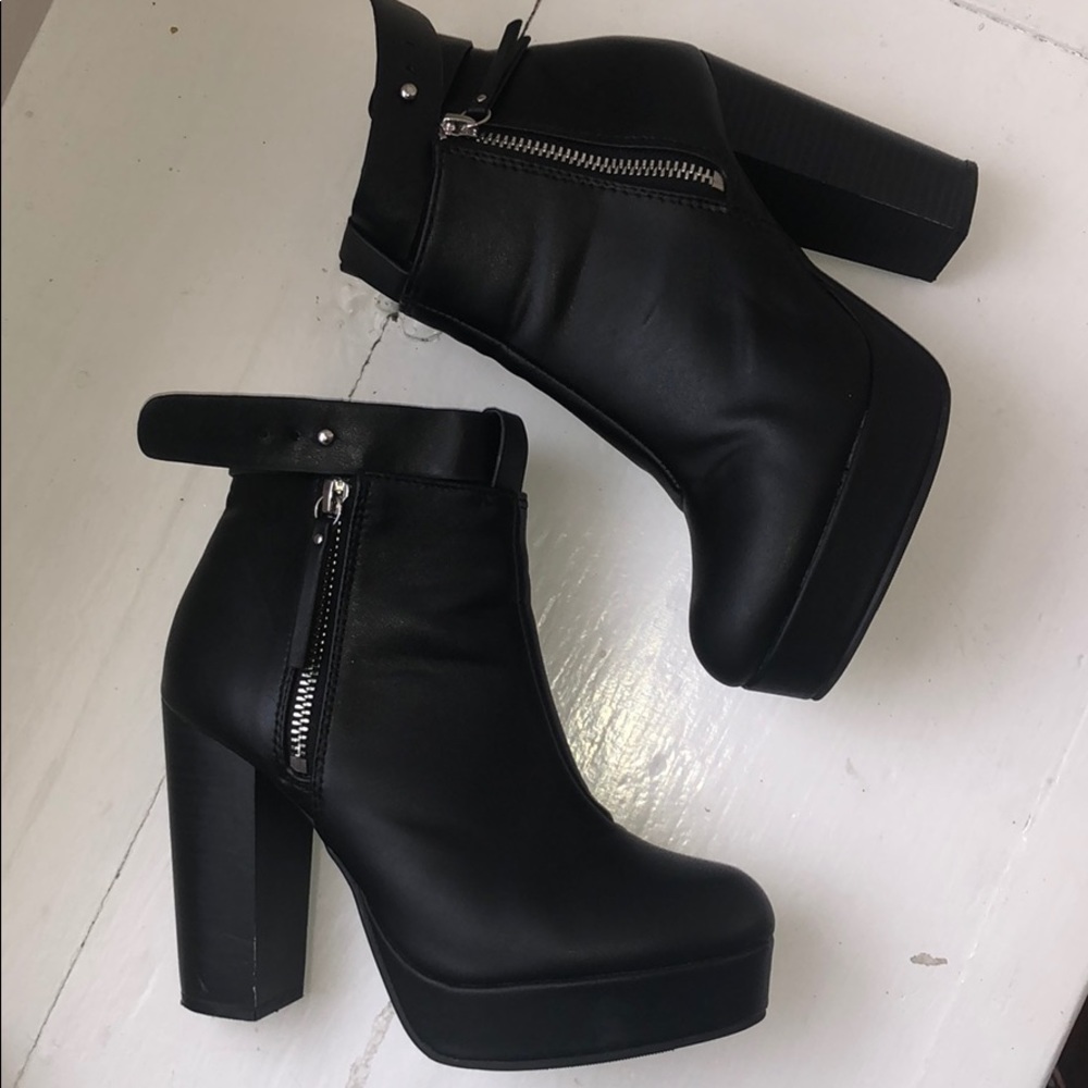 H&M Divided Black Chunky Heel Bootie